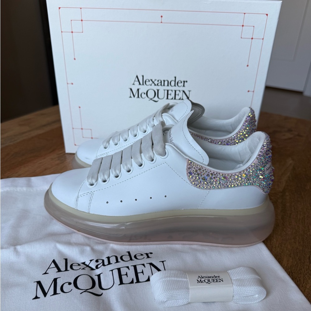 Alexander McQueen Women's Larry Sneaker in White/Porcelain 38,5 IT